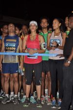 Neha Dhupia, Lisa Haydon at Standard Chartered Marathon in Mumbai on 19th Jan 2014 (189)_52dbd20b82195.JPG