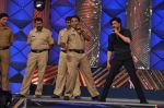Shahrukh Khan at Police show Umang in Andheri Sports Complex, Mumbai on 18th Jan 2013 (31)_52dbbbe1ce93a.JPG