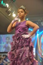 at Kids Fashion Week day 1 in Lalit on 18th Jan 2014 (94)_52dbae6e5ee36.JPG