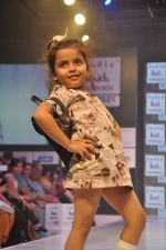 at Kids fashion week in Mumbai on 19th Jan 2014 (101)_52dcb4eaabc21.JPG