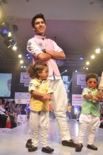 at Kids fashion week in Mumbai on 19th Jan 2014 (83)_52dcb4e576b65.JPG