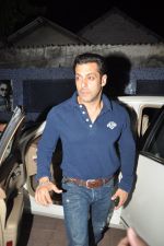 Salman Khan, Katrina Kaif Snapped in Mumbai on 23rd Jan 2014 (1)_52e20c84d493b.JPG