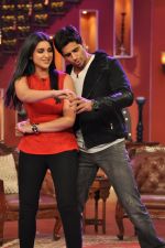 Parineeti Chopra, Sidharth Malhotra at the Promotion of Hasee Toh Phasee on Comedy Nights with Kapil in Mumbai on 24th Jan 2014 (25)_52e392118f8aa.JPG