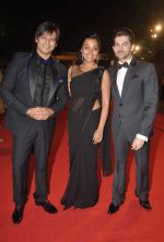 Vivek Oberoi with wife & Neil Nitin Mukesh walked the Red Carpet at the 59th Idea Filmfare Awards 2013 at Yash Raj_52e3a0e400a15.jpg
