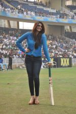 Daisy Shah at CCL match in D Y Patil, Mumbai on 25th Jan 2014 (305)_52e4e35cbfaab.JPG