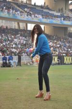 Daisy Shah at CCL match in D Y Patil, Mumbai on 25th Jan 2014 (307)_52e4e35d8e3bb.JPG