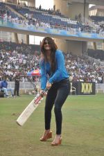 Daisy Shah at CCL match in D Y Patil, Mumbai on 25th Jan 2014 (308)_52e4e35deb34a.JPG