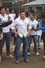 Salman Khan at CCL match in D Y Patil, Mumbai on 25th Jan 2014 (4)_52e4e43d2c8b6.JPG