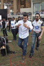 Salman Khan at CCL match in D Y Patil, Mumbai on 25th Jan 2014 (7)_52e4e4420246f.JPG