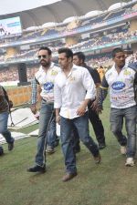 Salman Khan at CCL match in D Y Patil, Mumbai on 25th Jan 2014 (71)_52e4e45f4ae0a.JPG