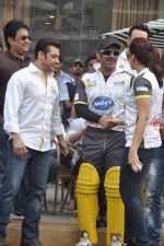 Salman Khan at CCL match in D Y Patil, Mumbai on 25th Jan 2014 (76)_52e4e464a7e31.JPG