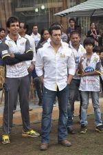 Salman Khan at CCL match in D Y Patil, Mumbai on 25th Jan 2014 (97)_52e4e47a1803c.JPG