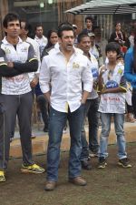 Salman Khan at CCL match in D Y Patil, Mumbai on 25th Jan 2014 (98)_52e4e47b4cc50.JPG