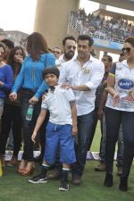 Salman Khan, Daisy Shah at CCL match in D Y Patil, Mumbai on 25th Jan 2014 (111)_52e4e48e58b64.JPG