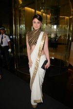 Kareena Kapoor snapped as she goes for an exclusive lunch hosted by Chhaya Momaya in honour oF FIRST LADY OF fRANCE Valerie Trierweiler in Mumbai on 27th Jan 2014 (21)_52e65a8861d5e.JPG