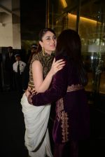 Kareena Kapoor snapped as she goes for an exclusive lunch hosted by Chhaya Momaya in honour oF FIRST LADY OF fRANCE Valerie Trierweiler in Mumbai on 27th Jan 2014 (9)_52e65a83e33d4.JPG