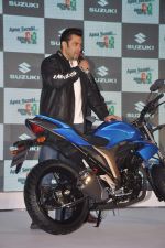 Salman Khan at Suzuki bike launch in Taj Land_s End, Mumbai on 27th Jan 2014 (76)_52e7431807595.JPG