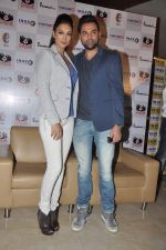 Abhay Deol, Preeti Desai at One by two merchandise launch in Inorbit, Malad on 28th Jan 2014 (79)_52e89aead4528.JPG