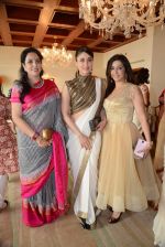 Kareena Kapoor, Krishika Lulla, Rashmi Thackeray at the lunch hosted by Chhaya Momaya in Mumbai on 28th Jan 2014 (92)_52e8999c6ad22.JPG