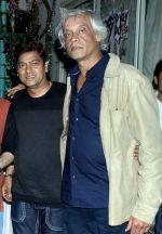 aadesh shrivastava at a surprise birthday party for Sudhir Mishra by Rahul Bhat in Mumbai on 22nd Jan 2014_52e890d083c77.jpg