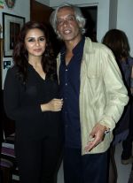 huma qureshi at a surprise birthday party for Sudhir Mishra by Rahul Bhat in Mumbai on 22nd Jan 2014_52e890d871f8f.jpg