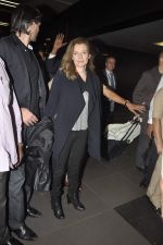 Former first lady of France Valerie snapped at airport in Mumbai on 28th Jan 2014 (27)_52e9f766780c3.JPG