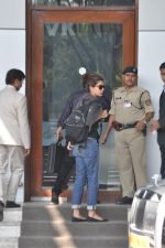 Priyanka Chopra snapped at Airport in Mumbai on 29th jan 2014 (33)_52e9fd71378f3.JPG