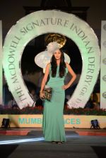 at Signature Derby draw and Reena Shah fashion show in RWITC, Mumbai on 30th Jan 2014 (142)_52eb483be61ad.JPG