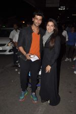 Gauhar Khan and Kushal Tandon snapped at the airport in Mumbai on 2nd Feb 2014 (9)_52ef60739fedf.JPG