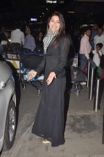 Gauhar Khan snapped at the airport in Mumbai on 2nd Feb 2014 (6)_52ef60751f900.JPG