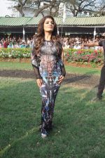 Raveena Tandon at McDowell_s Signature Derby in Mahalaxmi Race Course, Mumbai on 2nd Feb 2014 (45)_52ef9ee257dfe.JPG