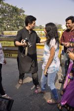 Karan Johar turns photographer for Colors new show in Gateway Of India on 5th Feb 2014 (5)_52f3be2d4a995.JPG