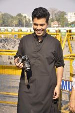 Karan Johar turns photographer for Colors new show in Gateway Of India on 5th Feb 2014 (6)_52f3be2dcb5fa.JPG