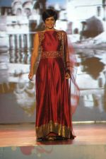 Mandira Bedi at Manish malhotra show for save n empower the girl child cause by lilavati hospital in Mumbai on 5th Feb 2014(321)_52f3c5be9fa3d.JPG