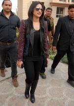 Parineeti Chopra grooved on the songs of Hasee Toh Phasee with students in a School, Noida on 5th Feb 2014 (19)_52f3bdd681f3c.JPG