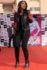 Parineeti Chopra grooved on the songs of Hasee Toh Phasee with students in a School, Noida on 5th Feb 2014 (7)_52f3bdd273d9c.JPG