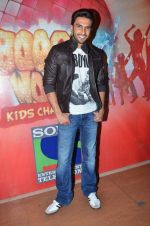 Ranveer Singh at gunday promotions on the sets of Boogie Woogie in Malad, Mumbai on 6th Feb 2014 (42)_52f3d9ec952d7.JPG