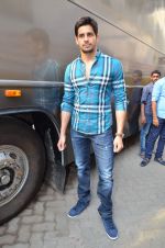 Sidharth Malhotra at Hasee Toh Phasee promotions in mehboob, Mumbai on 6th Feb 2014 (21)_52f3d8df52b69.JPG
