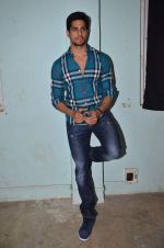 Sidharth Malhotra at Hasee Toh Phasee promotions in mehboob, Mumbai on 6th Feb 2014 (31)_52f3d8eb9800a.JPG