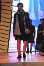 at Manish malhotra show for save n empower the girl child cause by lilavati hospital in Mumbai on 5th Feb 2014(136)_52f3c2cd7ad38.JPG