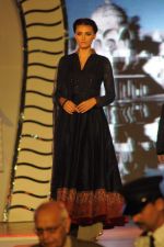at Manish malhotra show for save n empower the girl child cause by lilavati hospital in Mumbai on 5th Feb 2014(149)_52f3c2d197956.JPG