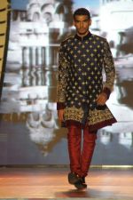 at Manish malhotra show for save n empower the girl child cause by lilavati hospital in Mumbai on 5th Feb 2014(153)_52f3c2d2be139.JPG