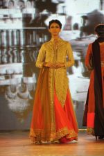 at Manish malhotra show for save n empower the girl child cause by lilavati hospital in Mumbai on 5th Feb 2014(203)_52f3c2e0d314a.JPG