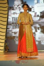 at Manish malhotra show for save n empower the girl child cause by lilavati hospital in Mumbai on 5th Feb 2014(206)_52f3c2e206ffe.JPG