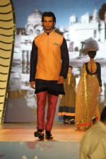 at Manish malhotra show for save n empower the girl child cause by lilavati hospital in Mumbai on 5th Feb 2014(231)_52f3c2e8bc456.JPG