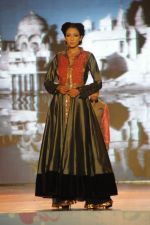 at Manish malhotra show for save n empower the girl child cause by lilavati hospital in Mumbai on 5th Feb 2014(245)_52f3c2ed921a2.JPG