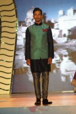 at Manish malhotra show for save n empower the girl child cause by lilavati hospital in Mumbai on 5th Feb 2014(253)_52f3c2f0f26e3.JPG