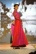 at Manish malhotra show for save n empower the girl child cause by lilavati hospital in Mumbai on 5th Feb 2014(261)_52f3c2f3ea720.JPG