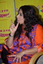 Vidya Balan at Radio Mirchi to promote Shaadi ke Side Effects in Mumbai on 7th Feb 2014 (17)_52f4a6bf570de.JPG