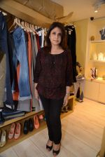 at the launch of 2DIVINE-The Lifestyle Temple by Dimple Nahar, hosted a collection preview for Spring Summer 2014 in plush and stylish Walkeshwar store on 7th Feb 2014 (128)_52f59d233e8a2.JPG